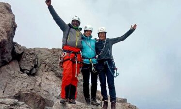 climbing with tourists mount kenya